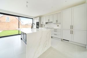 Kitchen diner angle 1- click for photo gallery